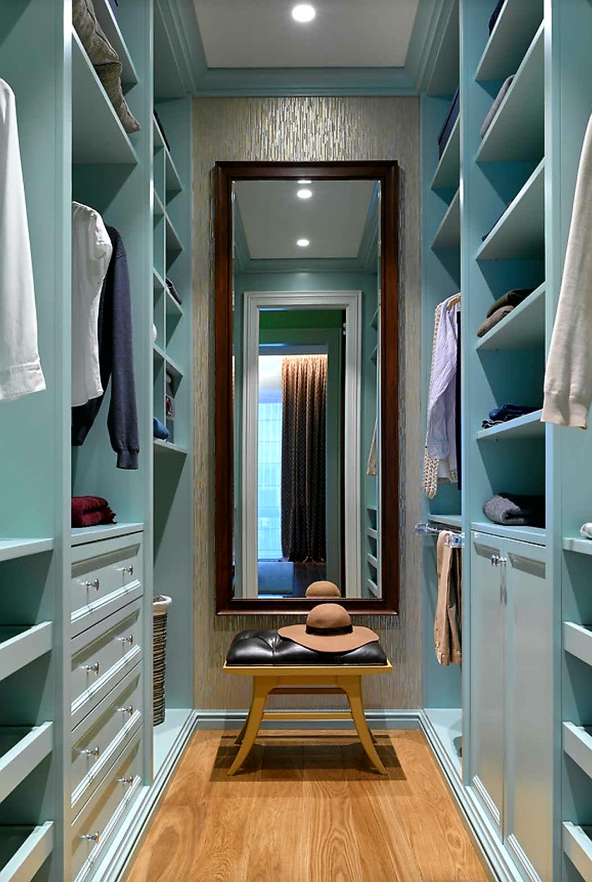 Параллельная гардеробная комната с большим зеркалом Ейск