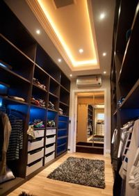 Большая открытая гардеробная комната с комбинированным наполнением Ейск