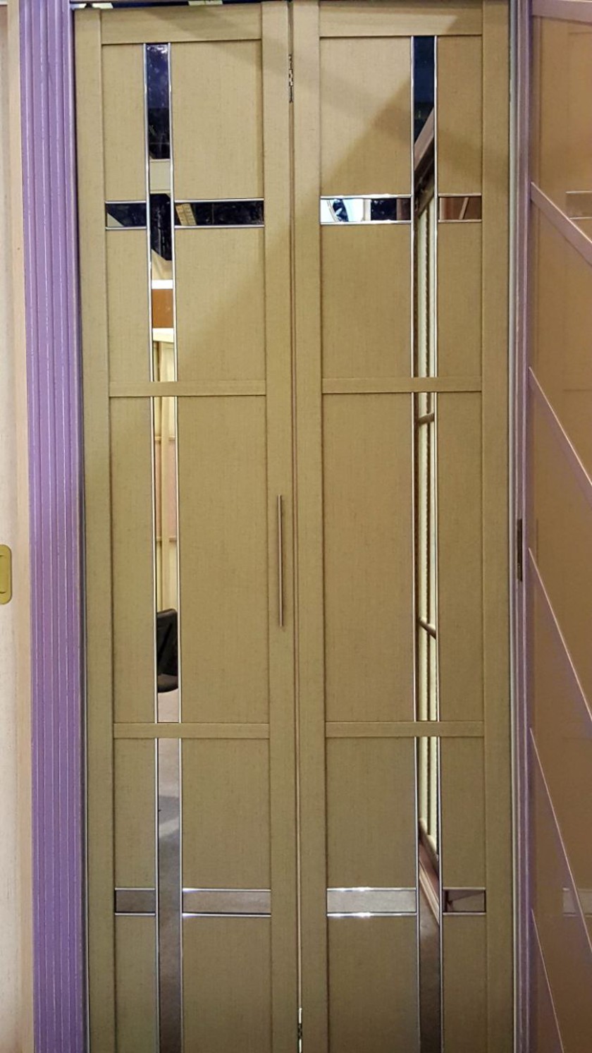 Двери гармошка шпонированные с зеркальным декором Ейск