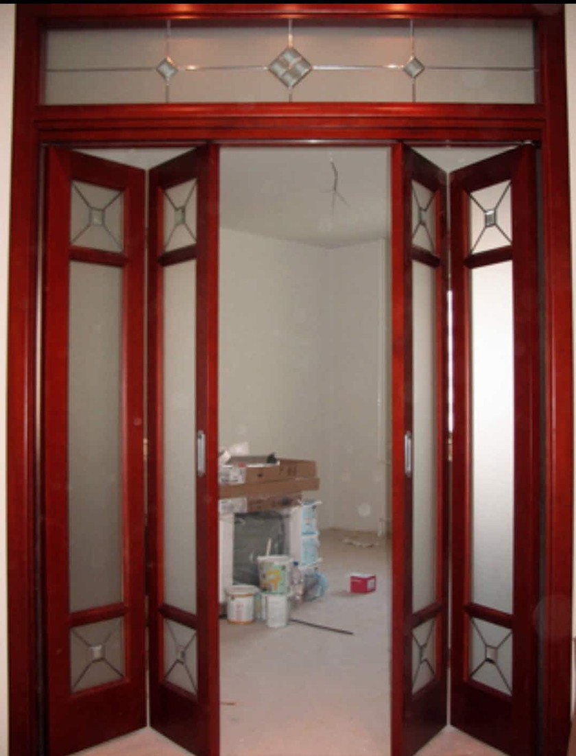 Дверь гармошка с декоративными стеклянными вставками Ейск